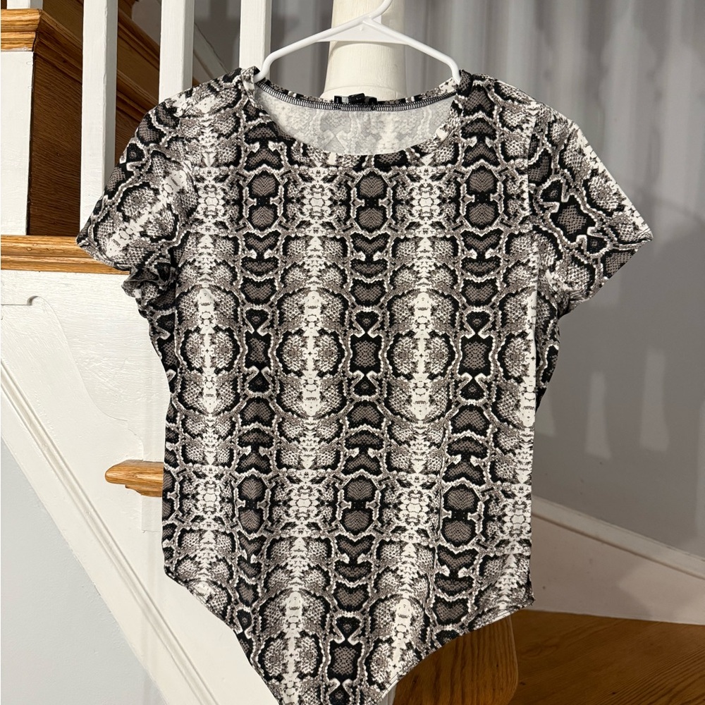 Express Monochrome Snake Print Short Sleeve Top